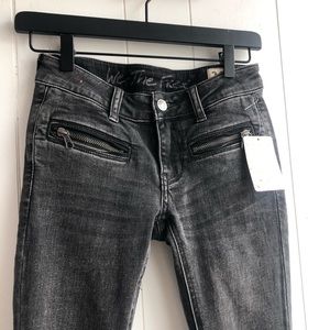 We The Free Women's Zippered Pocketed Skinny Jeans Black Size 25